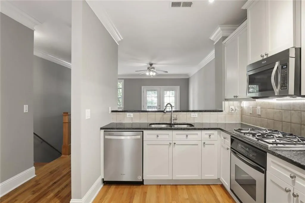 5570 Glenridge Park, Atlanta, Georgia 30342, 2 Bedrooms Bedrooms, ,2 BathroomsBathrooms,Residential,Sold,5570 Glenridge Park,7041513