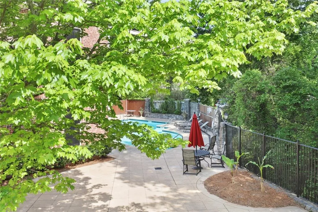 5570 Glenridge Park, Atlanta, Georgia 30342, 2 Bedrooms Bedrooms, ,2 BathroomsBathrooms,Residential,Sold,5570 Glenridge Park,7041513