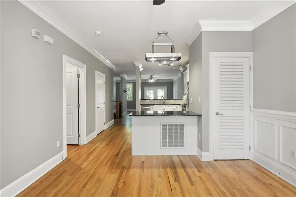 5570 Glenridge Park, Atlanta, Georgia 30342, 2 Bedrooms Bedrooms, ,2 BathroomsBathrooms,Residential,Sold,5570 Glenridge Park,7041513