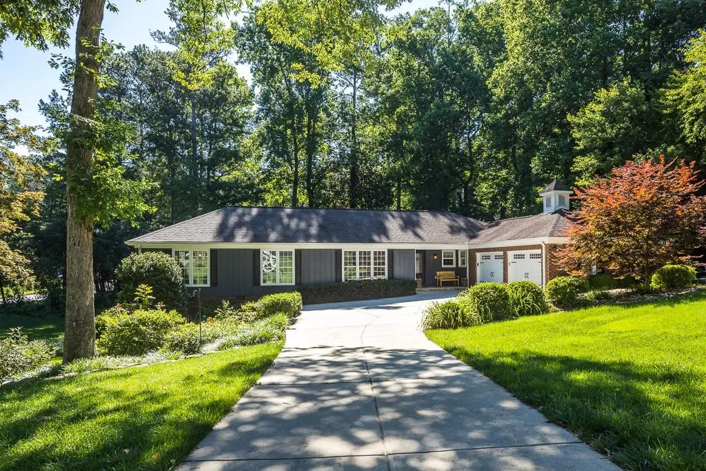 100 Hunters Glen Court, Sandy Springs, Georgia 30328, 5 Bedrooms Bedrooms, ,4 BathroomsBathrooms,Residential,Sold,100 Hunters Glen Court,6583080
