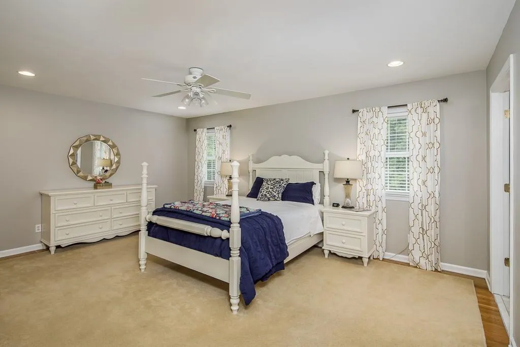 100 Hunters Glen Court, Sandy Springs, Georgia 30328, 5 Bedrooms Bedrooms, ,4 BathroomsBathrooms,Residential,Sold,100 Hunters Glen Court,6583080