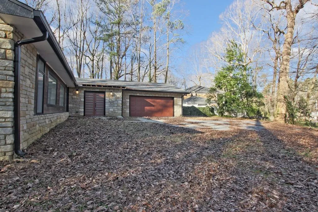 566 Coldstream Court, Sandy Springs, Georgia 30328, 4 Bedrooms Bedrooms, ,3 BathroomsBathrooms,Residential,Sold,566 Coldstream Court,6836088