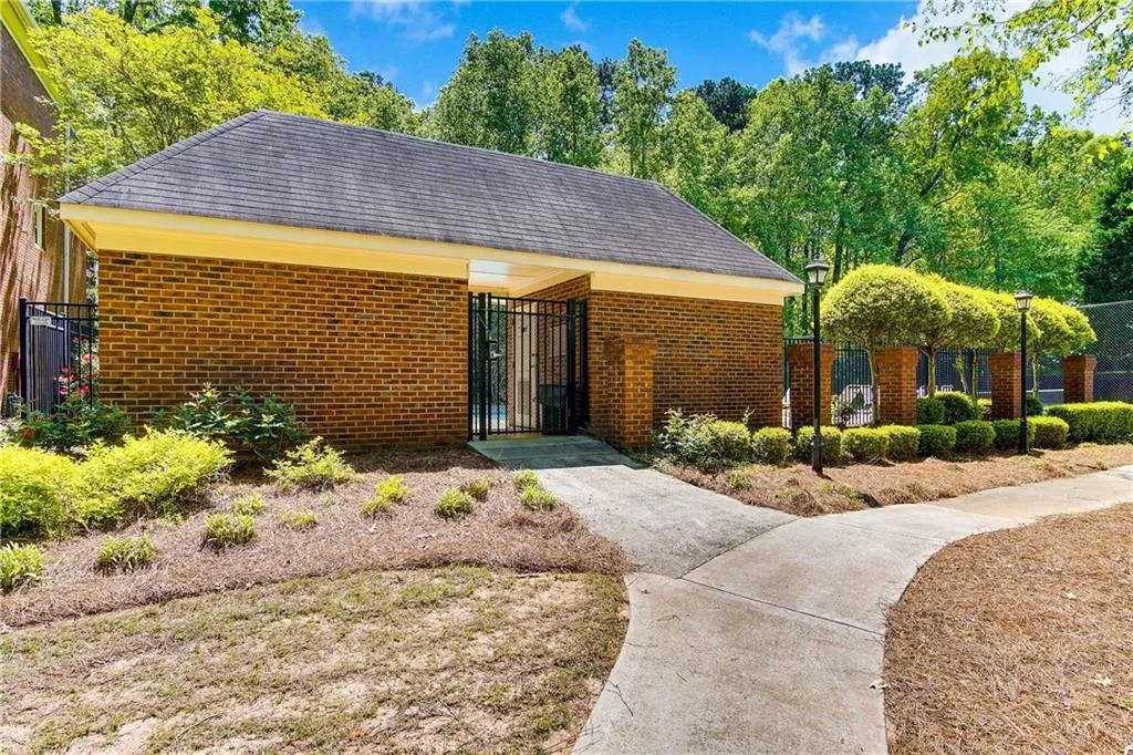 232 Spalding Gates Drive, Sandy Springs, Georgia 30328, 3 Bedrooms Bedrooms, ,2 BathroomsBathrooms,Residential,Sold,232 Spalding Gates Drive,6712187