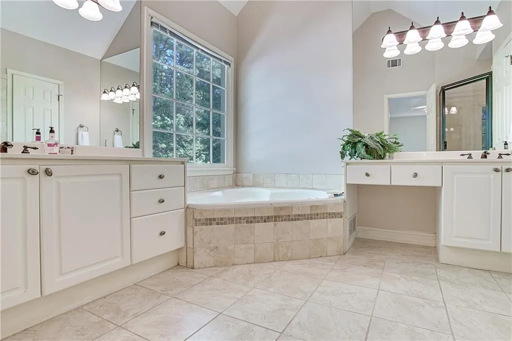 232 Spalding Gates Drive, Sandy Springs, Georgia 30328, 3 Bedrooms Bedrooms, ,2 BathroomsBathrooms,Residential,Sold,232 Spalding Gates Drive,6712187