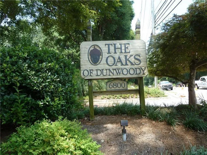 504 Abingdon Way, Sandy Springs, Georgia 30328, 2 Bedrooms Bedrooms, ,2 BathroomsBathrooms,Residential,Sold,504 Abingdon Way,6765101