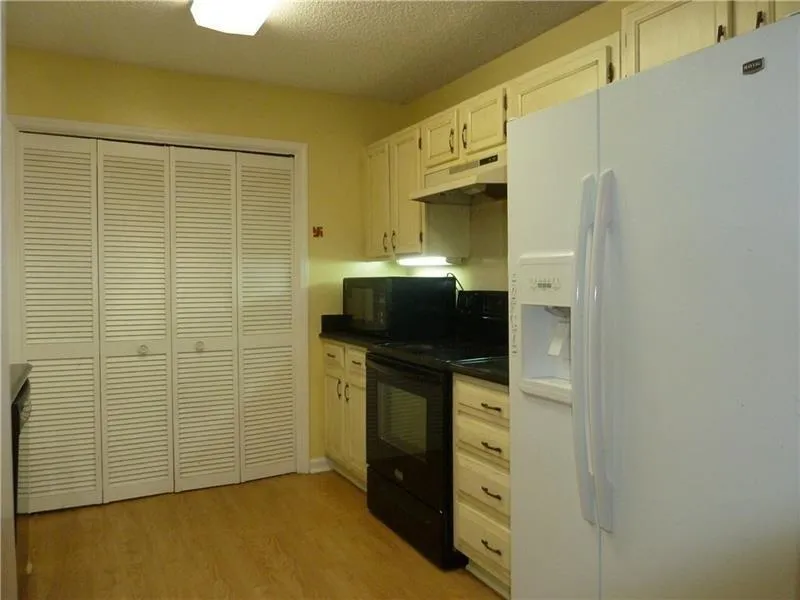 504 Abingdon Way, Sandy Springs, Georgia 30328, 2 Bedrooms Bedrooms, ,2 BathroomsBathrooms,Residential,Sold,504 Abingdon Way,6765101