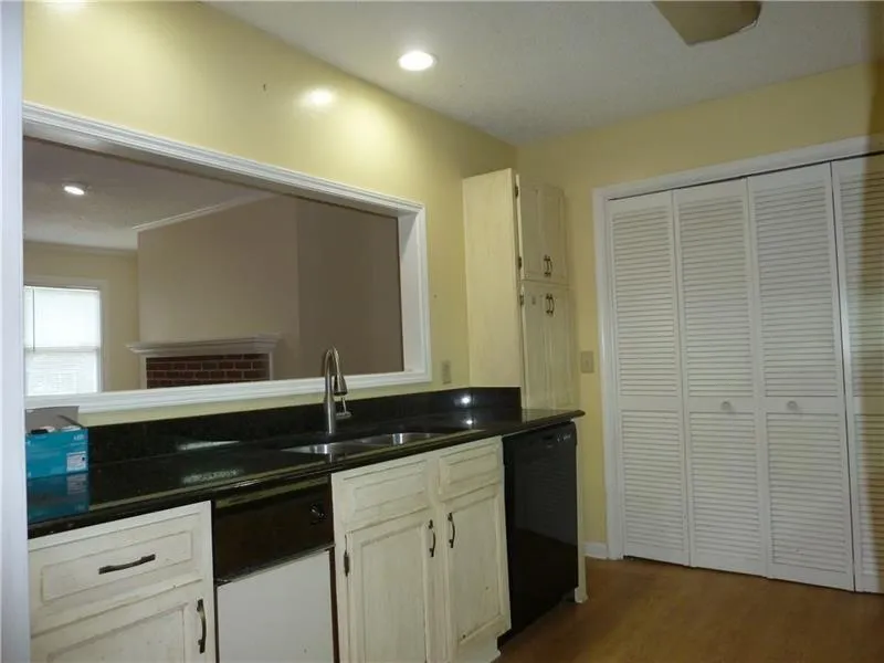 504 Abingdon Way, Sandy Springs, Georgia 30328, 2 Bedrooms Bedrooms, ,2 BathroomsBathrooms,Residential,Sold,504 Abingdon Way,6765101