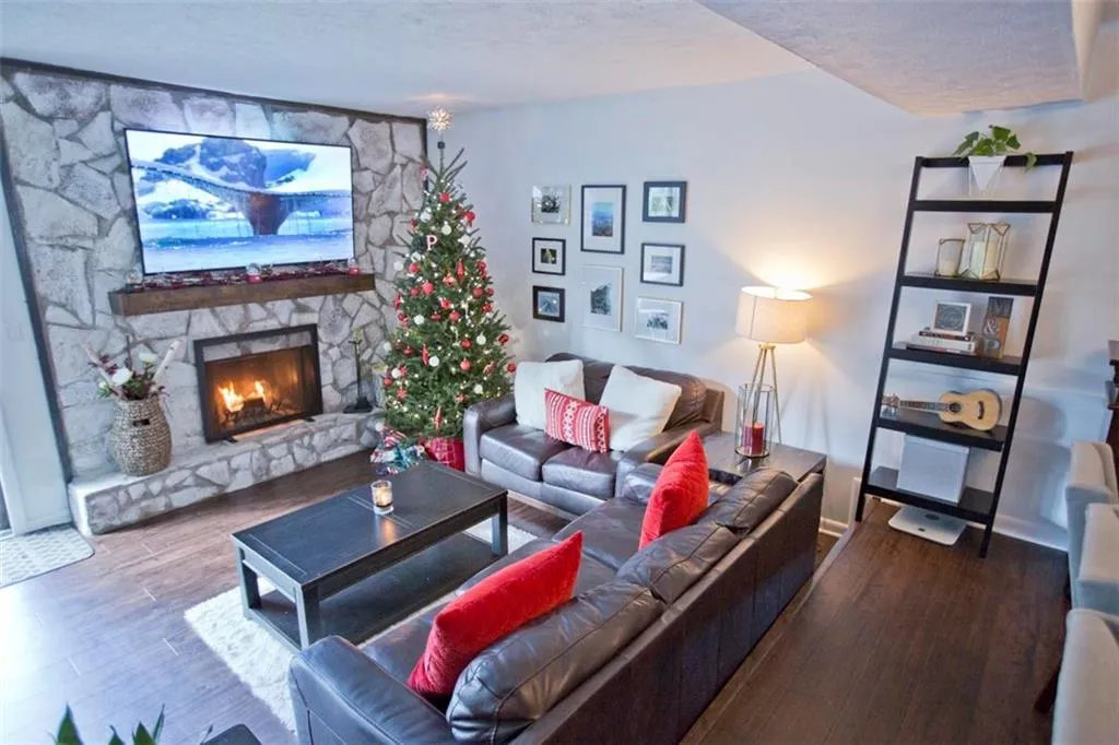 116 Goldrush Circle, Atlanta, Georgia 30328, 3 Bedrooms Bedrooms, ,2 BathroomsBathrooms,Residential,Sold,116 Goldrush Circle,6656950