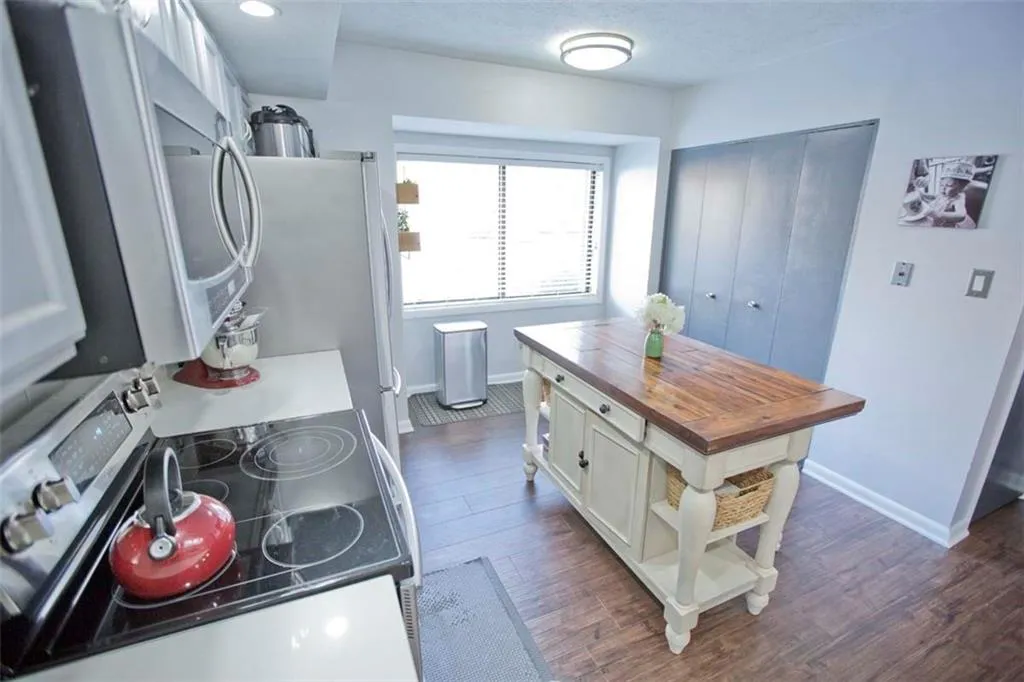 116 Goldrush Circle, Atlanta, Georgia 30328, 3 Bedrooms Bedrooms, ,2 BathroomsBathrooms,Residential,Sold,116 Goldrush Circle,6656950