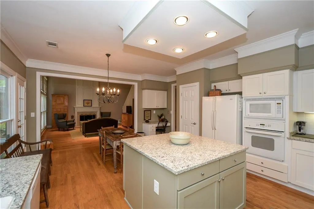715 Glenridge Close Drive, Sandy Springs, Georgia 30328, 4 Bedrooms Bedrooms, ,2 BathroomsBathrooms,Residential,Sold,715 Glenridge Close Drive,5685947
