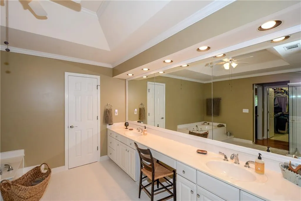 715 Glenridge Close Drive, Sandy Springs, Georgia 30328, 4 Bedrooms Bedrooms, ,2 BathroomsBathrooms,Residential,Sold,715 Glenridge Close Drive,5685947