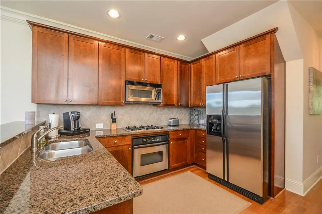 274 Le Gran Bend, Sandy Springs, Georgia 30328, 2 Bedrooms Bedrooms, ,2 BathroomsBathrooms,Residential,Sold,274 Le Gran Bend,6541882