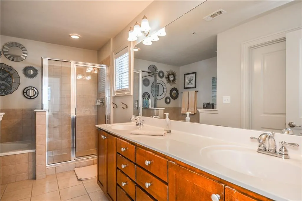 274 Le Gran Bend, Sandy Springs, Georgia 30328, 2 Bedrooms Bedrooms, ,2 BathroomsBathrooms,Residential,Sold,274 Le Gran Bend,6541882