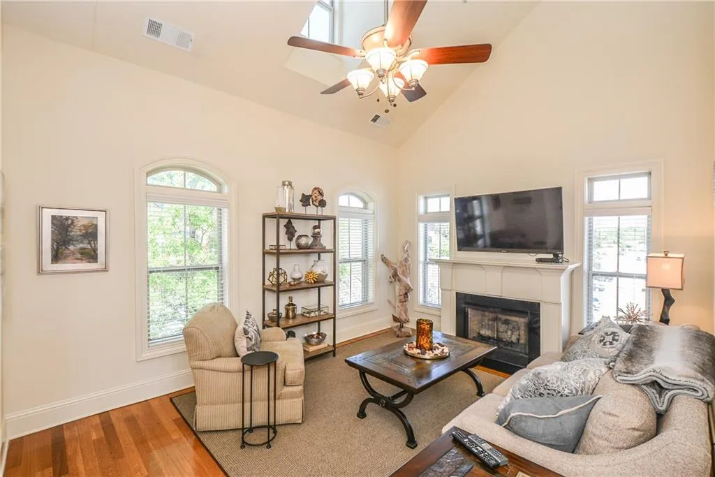 274 Le Gran Bend, Sandy Springs, Georgia 30328, 2 Bedrooms Bedrooms, ,2 BathroomsBathrooms,Residential,Sold,274 Le Gran Bend,6541882