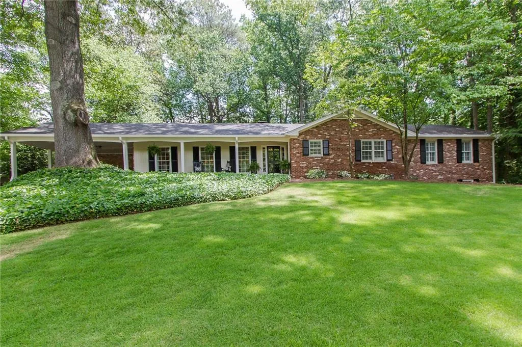685 Starlight Lane, Atlanta, Georgia 30342, 5 Bedrooms Bedrooms, ,4 BathroomsBathrooms,Residential,Sold,685 Starlight Lane,5691579