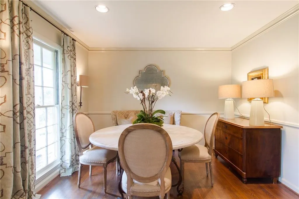 685 Starlight Lane, Atlanta, Georgia 30342, 5 Bedrooms Bedrooms, ,4 BathroomsBathrooms,Residential,Sold,685 Starlight Lane,5691579