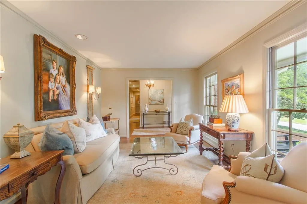 685 Starlight Lane, Atlanta, Georgia 30342, 5 Bedrooms Bedrooms, ,4 BathroomsBathrooms,Residential,Sold,685 Starlight Lane,5691579