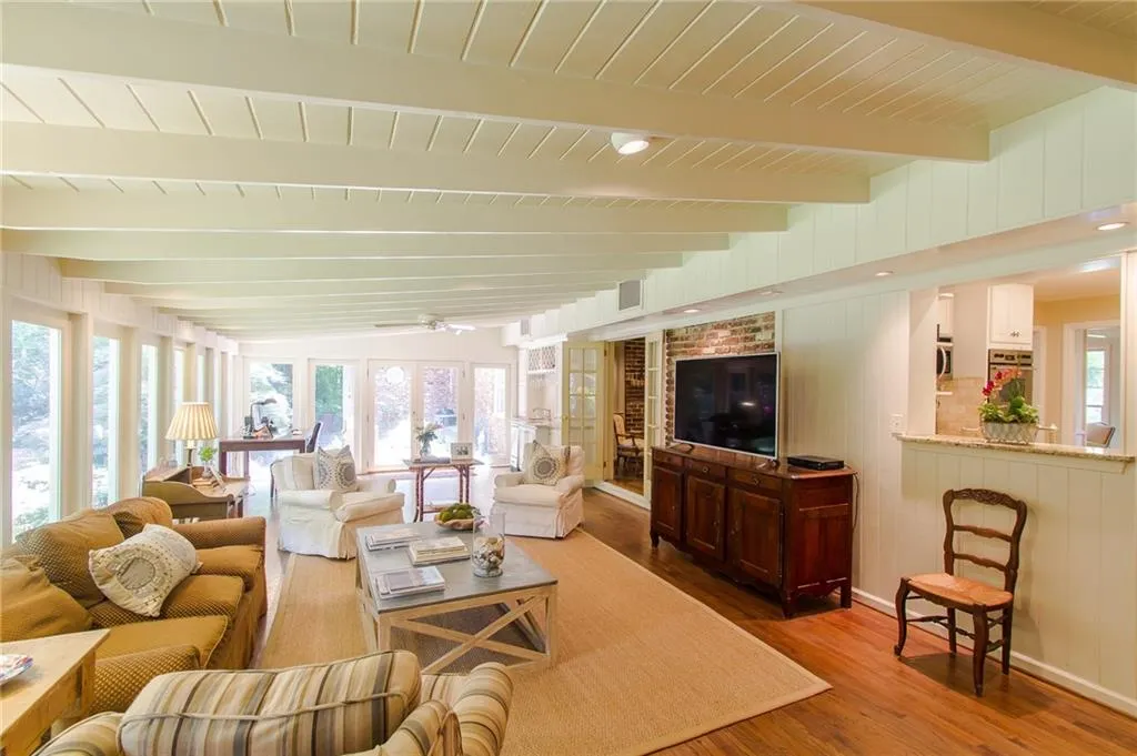 685 Starlight Lane, Atlanta, Georgia 30342, 5 Bedrooms Bedrooms, ,4 BathroomsBathrooms,Residential,Sold,685 Starlight Lane,5691579