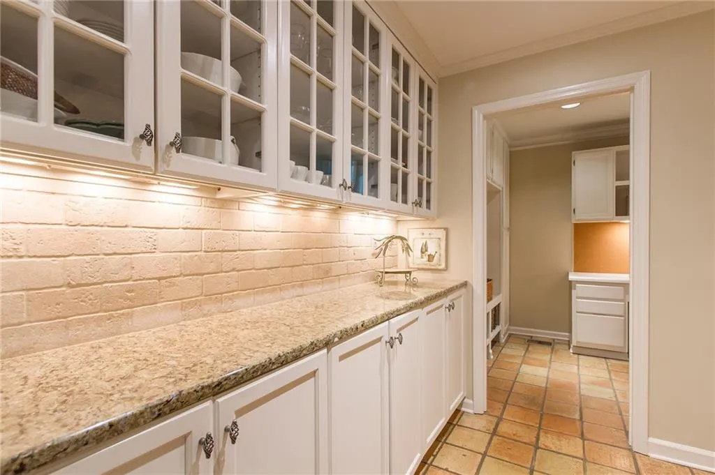 685 Starlight Lane, Atlanta, Georgia 30342, 5 Bedrooms Bedrooms, ,4 BathroomsBathrooms,Residential,Sold,685 Starlight Lane,5691579