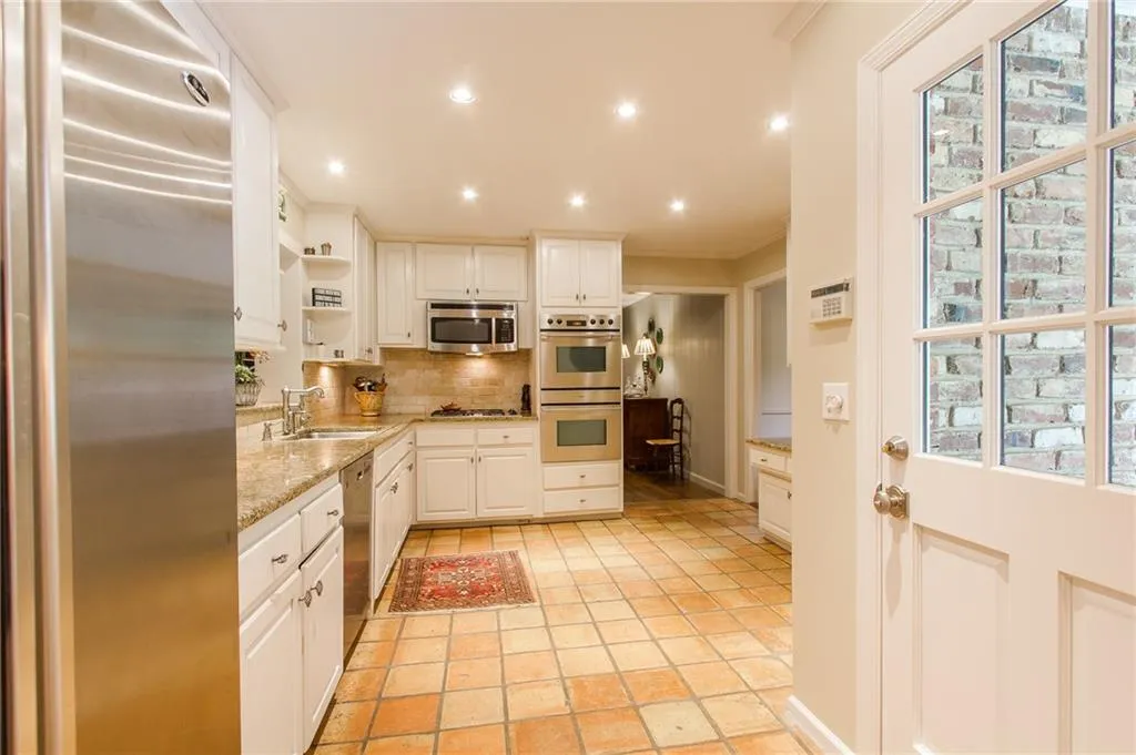 685 Starlight Lane, Atlanta, Georgia 30342, 5 Bedrooms Bedrooms, ,4 BathroomsBathrooms,Residential,Sold,685 Starlight Lane,5691579