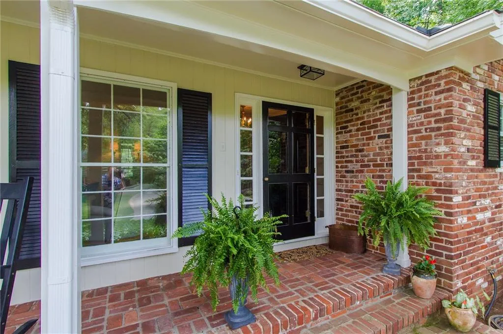 685 Starlight Lane, Atlanta, Georgia 30342, 5 Bedrooms Bedrooms, ,4 BathroomsBathrooms,Residential,Sold,685 Starlight Lane,5691579