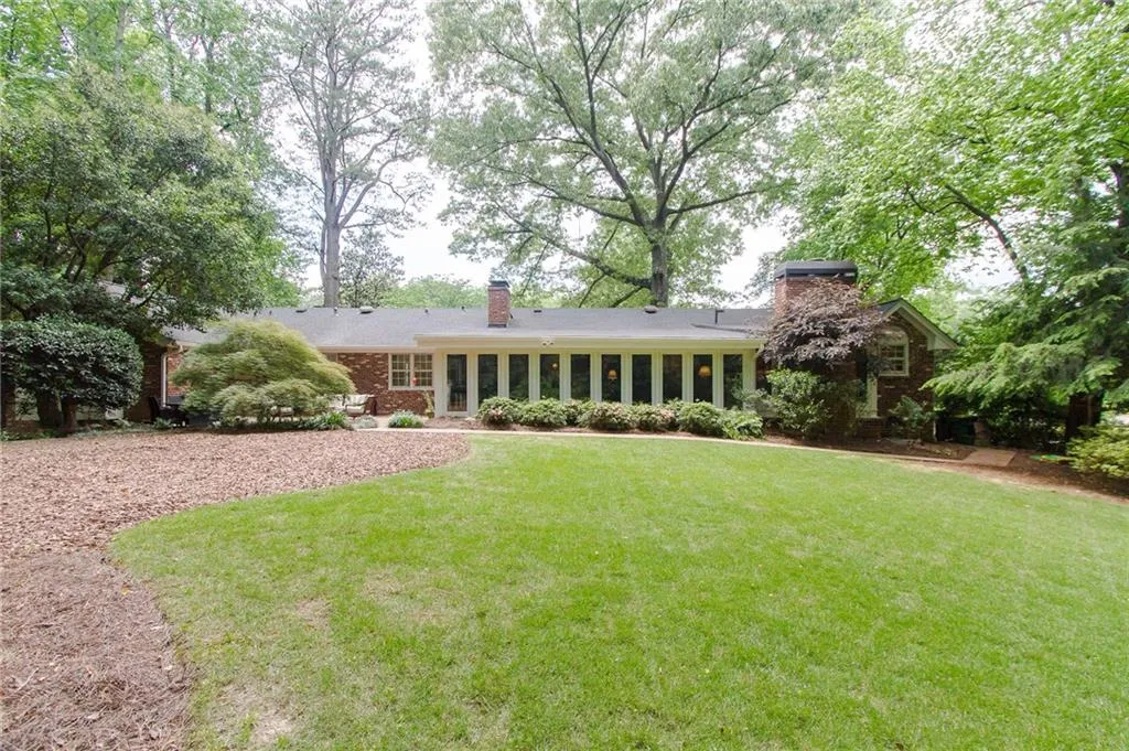 685 Starlight Lane, Atlanta, Georgia 30342, 5 Bedrooms Bedrooms, ,4 BathroomsBathrooms,Residential,Sold,685 Starlight Lane,5691579