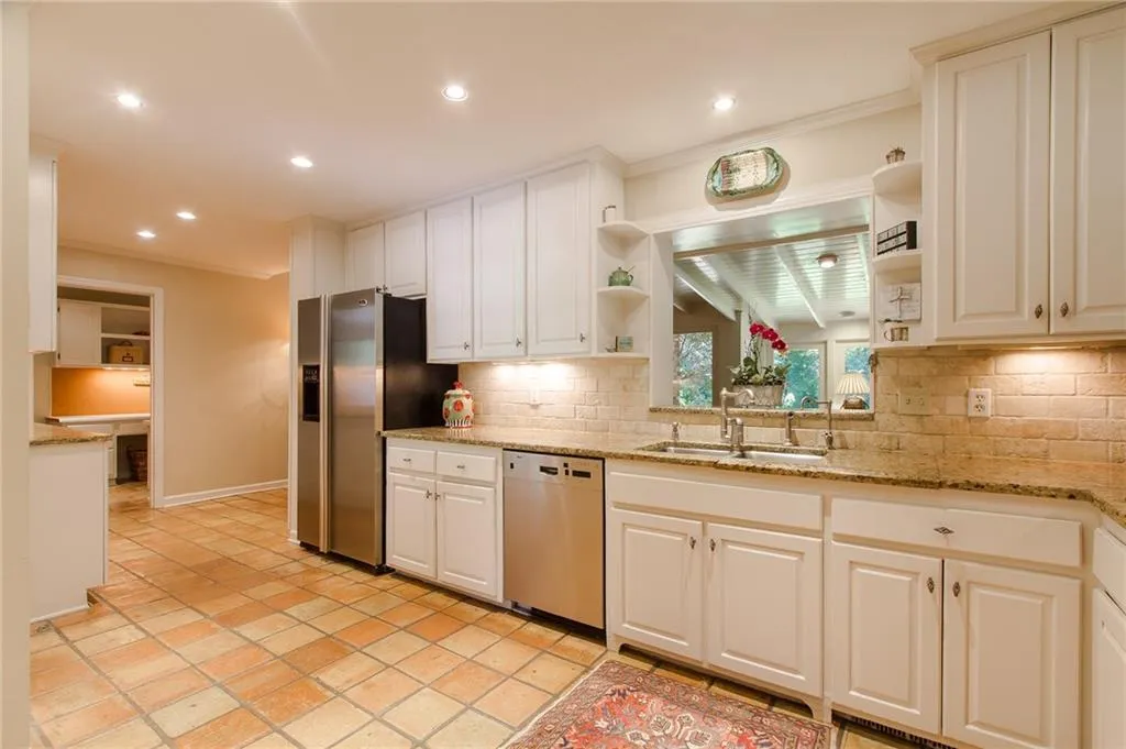 685 Starlight Lane, Atlanta, Georgia 30342, 5 Bedrooms Bedrooms, ,4 BathroomsBathrooms,Residential,Sold,685 Starlight Lane,5691579