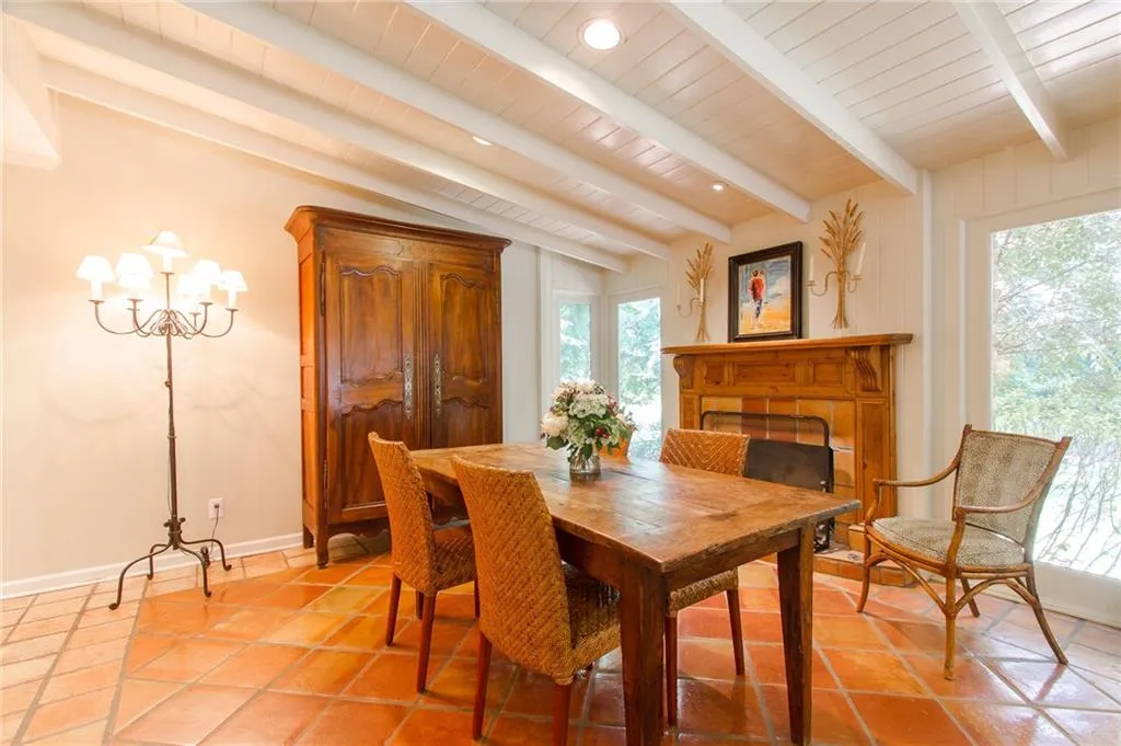 685 Starlight Lane, Atlanta, Georgia 30342, 5 Bedrooms Bedrooms, ,4 BathroomsBathrooms,Residential,Sold,685 Starlight Lane,5691579