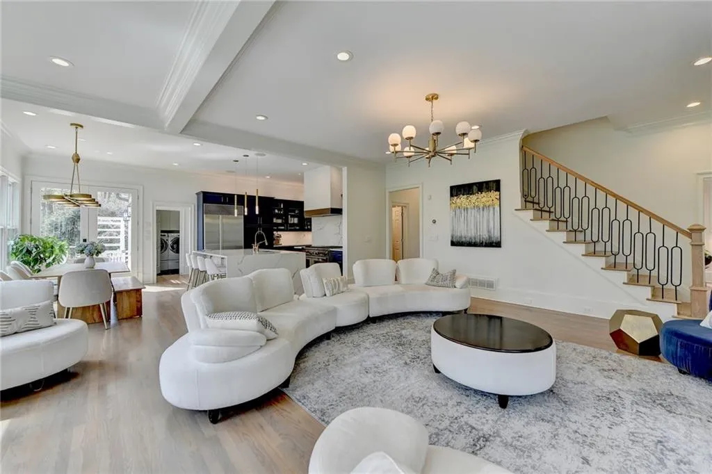 670 Mount Paran Road, Atlanta, Georgia 30327, 5 Bedrooms Bedrooms, ,4 BathroomsBathrooms,Residential,Sold,670 Mount Paran Road,7355332