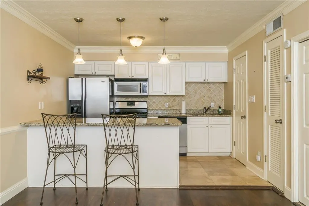 6980 Roswell Road Unit L3, Atlanta, Georgia 30328, 1 Bedroom Bedrooms, ,1 BathroomBathrooms,Residential,Sold,6980 Roswell Road Unit L3,6848750