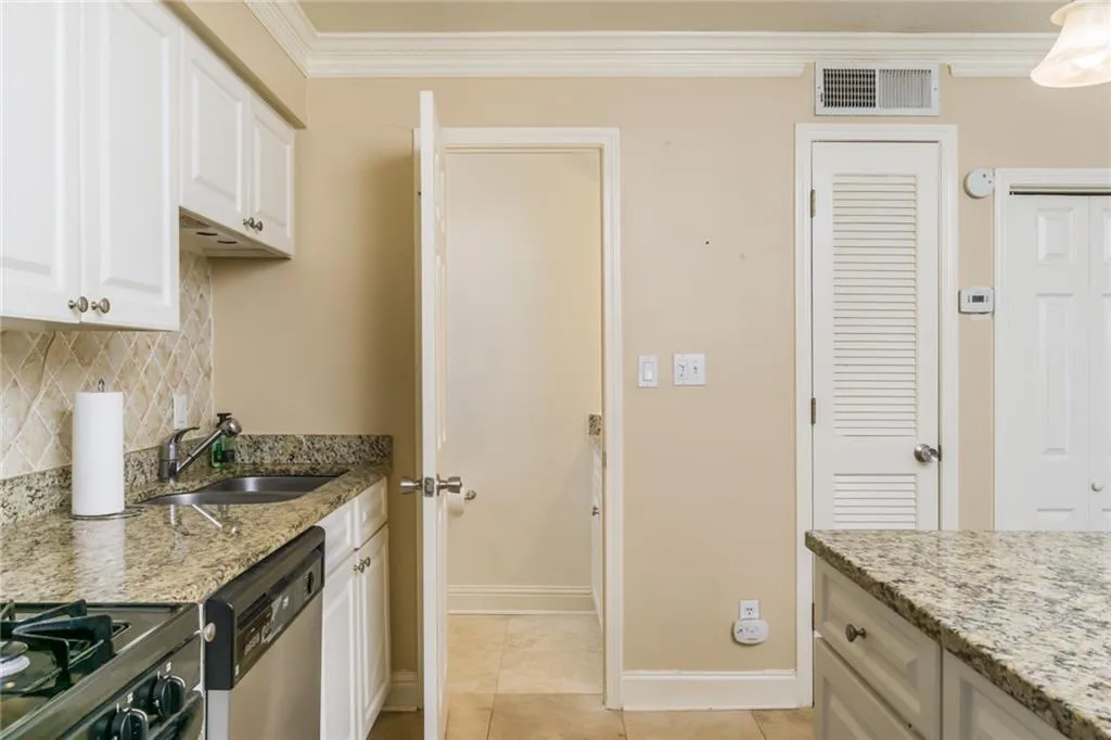 6980 Roswell Road Unit L3, Atlanta, Georgia 30328, 1 Bedroom Bedrooms, ,1 BathroomBathrooms,Residential,Sold,6980 Roswell Road Unit L3,6848750