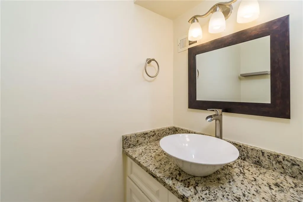 6980 Roswell Road Unit L3, Atlanta, Georgia 30328, 1 Bedroom Bedrooms, ,1 BathroomBathrooms,Residential,Sold,6980 Roswell Road Unit L3,6848750