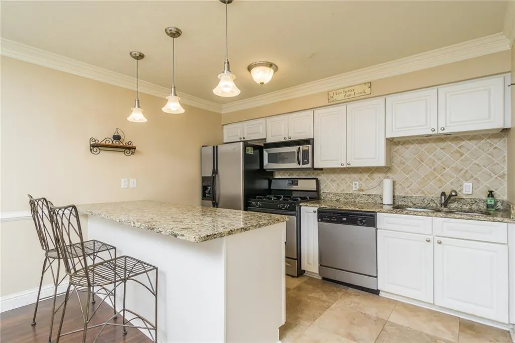 6980 Roswell Road Unit L3, Atlanta, Georgia 30328, 1 Bedroom Bedrooms, ,1 BathroomBathrooms,Residential,Sold,6980 Roswell Road Unit L3,6848750