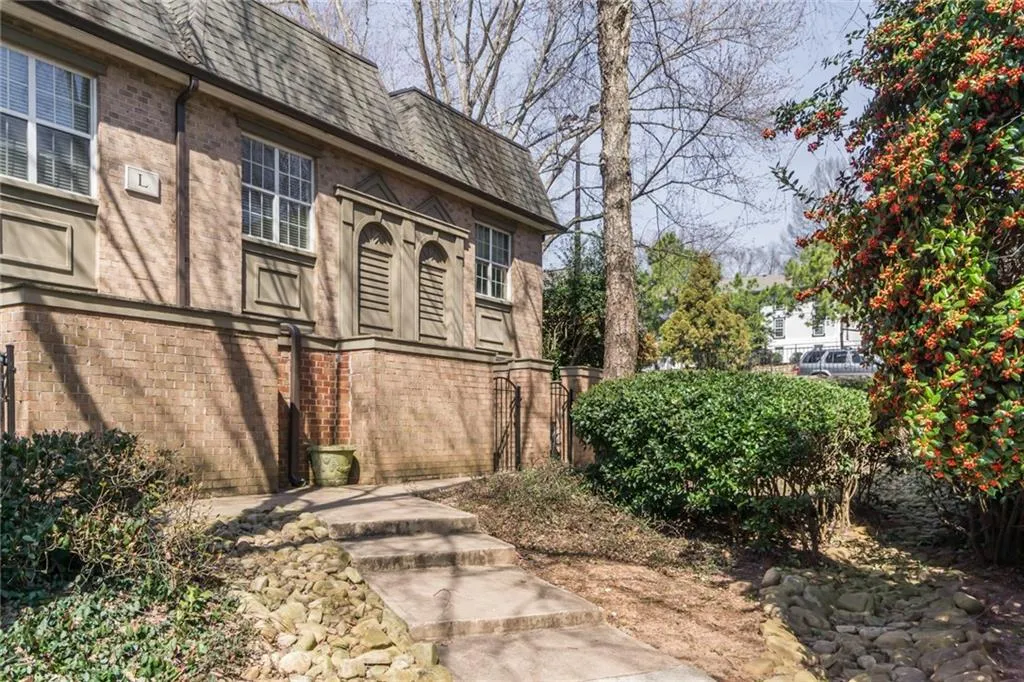 6980 Roswell Road Unit L3, Atlanta, Georgia 30328, 1 Bedroom Bedrooms, ,1 BathroomBathrooms,Residential,Sold,6980 Roswell Road Unit L3,6848750