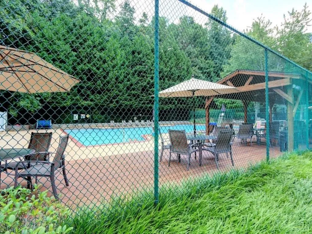 2365 Kimbrough Court, Sandy Springs, Georgia 30350, 4 Bedrooms Bedrooms, ,3 BathroomsBathrooms,Residential,Sold,2365 Kimbrough Court,5953247