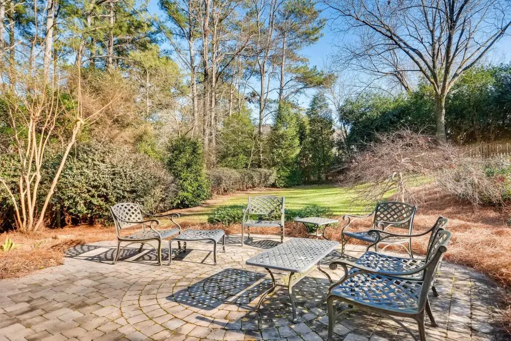 2365 Kimbrough Court, Sandy Springs, Georgia 30350, 4 Bedrooms Bedrooms, ,3 BathroomsBathrooms,Residential,Sold,2365 Kimbrough Court,5953247