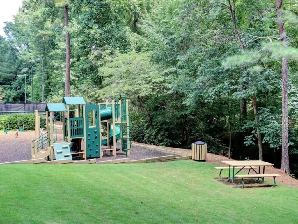 2365 Kimbrough Court, Sandy Springs, Georgia 30350, 4 Bedrooms Bedrooms, ,3 BathroomsBathrooms,Residential,Sold,2365 Kimbrough Court,5953247