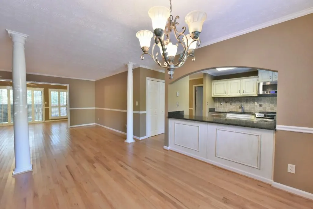 104 Woodcliff Drive, Sandy Springs, Georgia 30350, 2 Bedrooms Bedrooms, ,2 BathroomsBathrooms,Residential,Sold,104 Woodcliff Drive,5907984