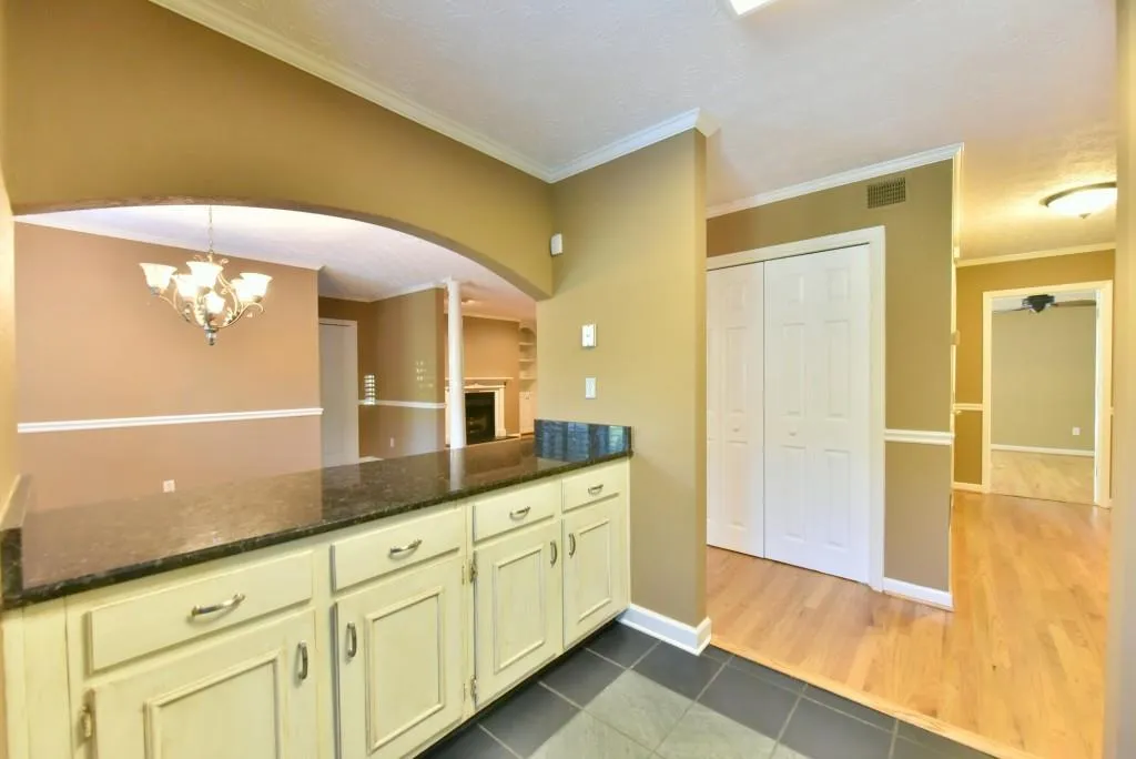 104 Woodcliff Drive, Sandy Springs, Georgia 30350, 2 Bedrooms Bedrooms, ,2 BathroomsBathrooms,Residential,Sold,104 Woodcliff Drive,5907984