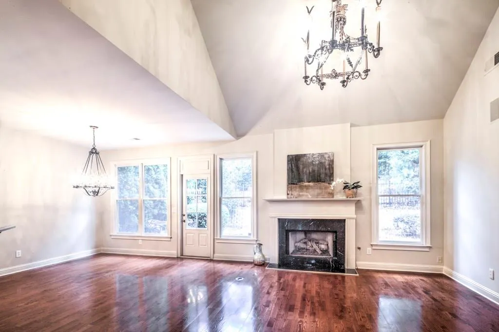 6330 Glen Oaks Lane, Atlanta, Georgia 30328, 4 Bedrooms Bedrooms, ,3 BathroomsBathrooms,Residential,Sold,6330 Glen Oaks Lane,5932101