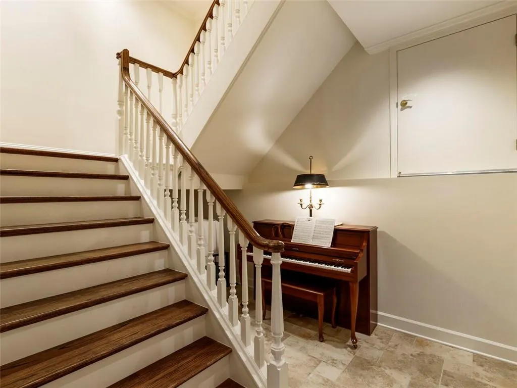 925 Reds Ridge Court, Atlanta, Georgia 30327, 5 Bedrooms Bedrooms, ,6 BathroomsBathrooms,Residential,Sold,925 Reds Ridge Court,6885187