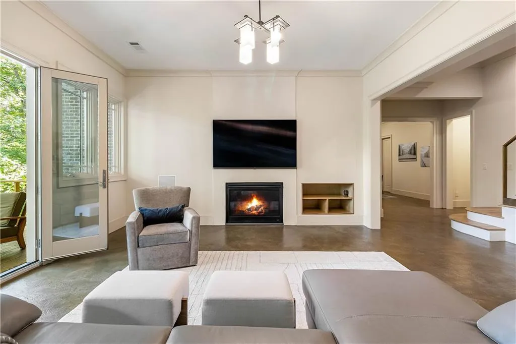 933 Altamira Lane, Sandy Springs, Georgia 30350, 4 Bedrooms Bedrooms, ,4 BathroomsBathrooms,Residential,Sold,933 Altamira Lane,7417180 933 Altamira Lane, Sandy Springs, Georgia 30350, 4 Bedrooms Bedrooms, ,4 BathroomsBathrooms,Residential,Sold,933 Altamira Lane,7417180