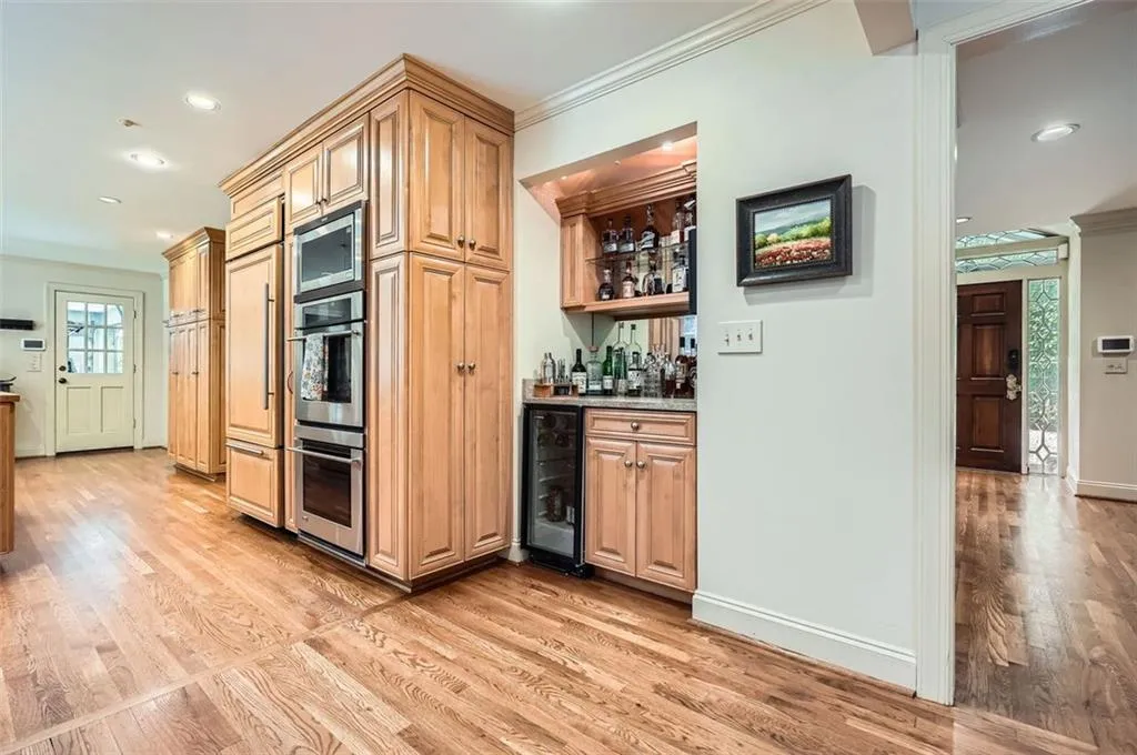 5475 E Idlewood Lane, Sandy Springs, Georgia 30327, 3 Bedrooms Bedrooms, ,3 BathroomsBathrooms,Residential,For Sale,5475 E Idlewood Lane,7606297