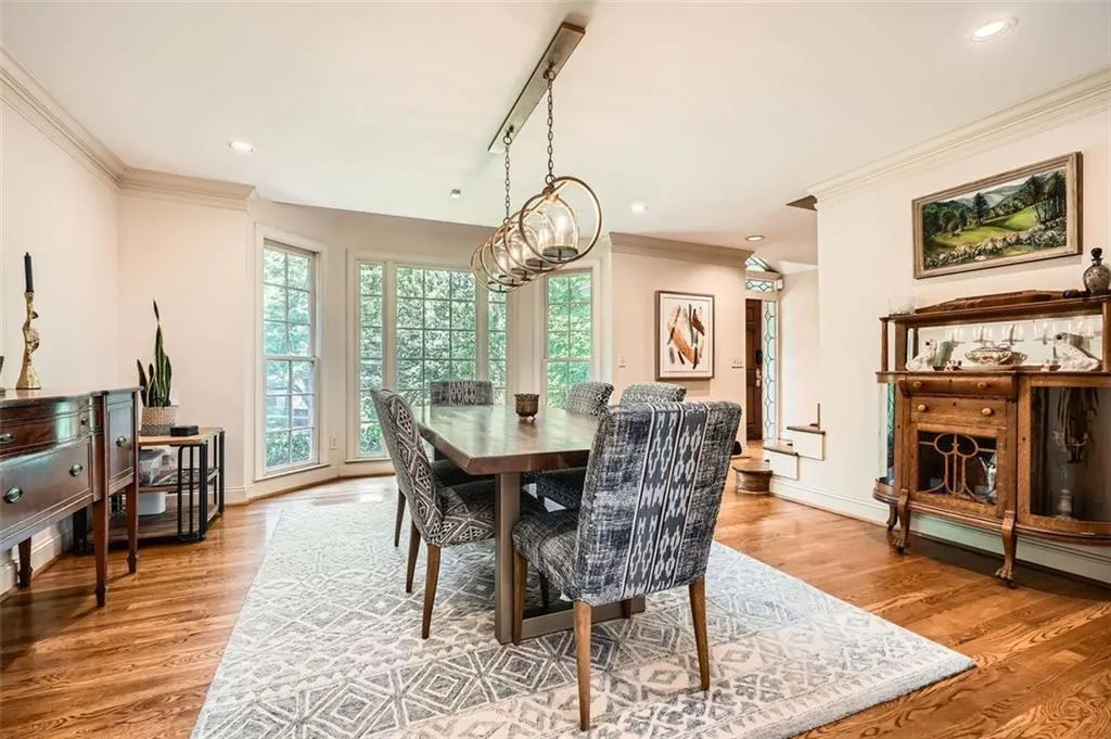 5475 E Idlewood Lane, Sandy Springs, Georgia 30327, 3 Bedrooms Bedrooms, ,3 BathroomsBathrooms,Residential,For Sale,5475 E Idlewood Lane,7606297