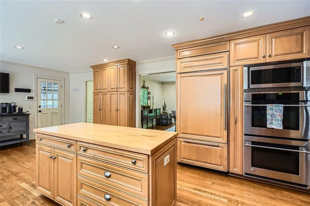 5475 E Idlewood Lane, Sandy Springs, Georgia 30327, 3 Bedrooms Bedrooms, ,3 BathroomsBathrooms,Residential,For Sale,5475 E Idlewood Lane,7606297