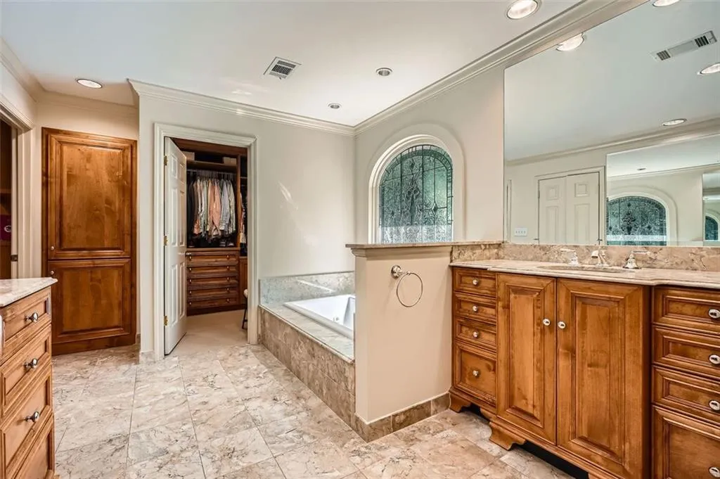 5475 E Idlewood Lane, Sandy Springs, Georgia 30327, 3 Bedrooms Bedrooms, ,3 BathroomsBathrooms,Residential,For Sale,5475 E Idlewood Lane,7606297