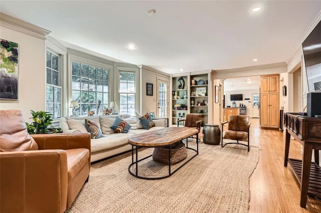 5475 E Idlewood Lane, Sandy Springs, Georgia 30327, 3 Bedrooms Bedrooms, ,3 BathroomsBathrooms,Residential,For Sale,5475 E Idlewood Lane,7606297