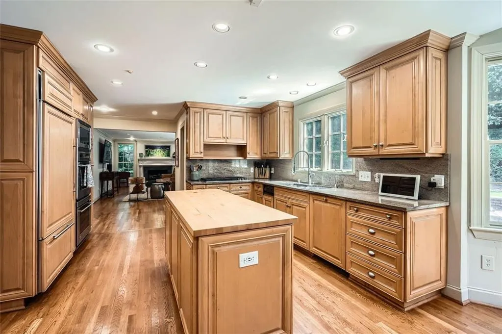 5475 E Idlewood Lane, Sandy Springs, Georgia 30327, 3 Bedrooms Bedrooms, ,3 BathroomsBathrooms,Residential,For Sale,5475 E Idlewood Lane,7606297