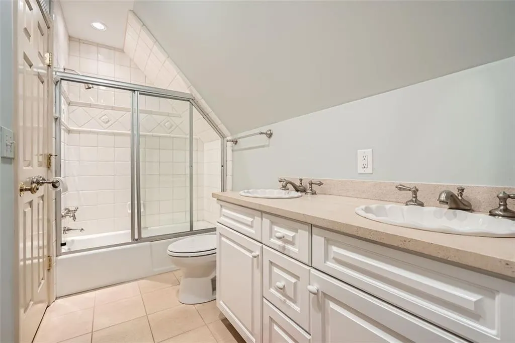 5475 E Idlewood Lane, Sandy Springs, Georgia 30327, 3 Bedrooms Bedrooms, ,3 BathroomsBathrooms,Residential,For Sale,5475 E Idlewood Lane,7606297