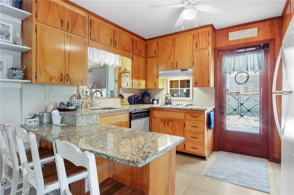 626 Lorell Terrace, Atlanta, Georgia 30328, 3 Bedrooms Bedrooms, ,2 BathroomsBathrooms,Residential,Sold,626 Lorell Terrace,7021817